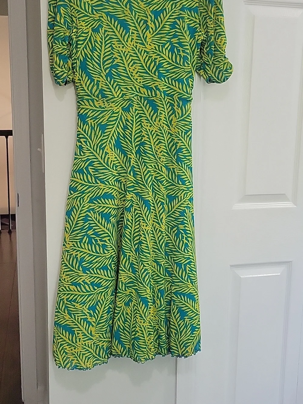 Diane Von Furstenberg Women’s Ruched V-Neck Dress - Reversible - Picture 4 of 10